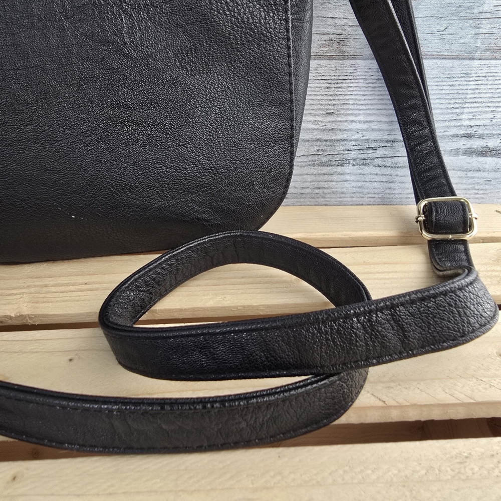Disney Store Minnie Mouse Signature Black Faux Leather Crossbody Purse - Picture 7 of 15